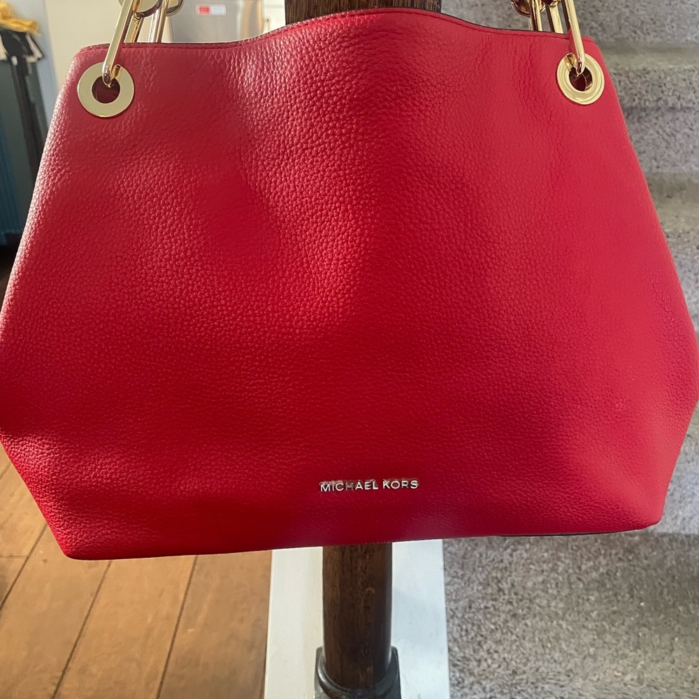 Michael Kors Raven Shoulder Tote Bag Red Pebbled Leather Gold Hardware NWOT - Picture 5 of 11